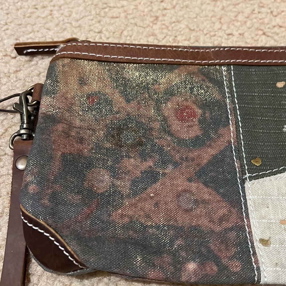NWT Uchi Hattie Gold Splattered Canvas Wristlet Recycled Clutch Leather Metallic - Picture 4 of 12